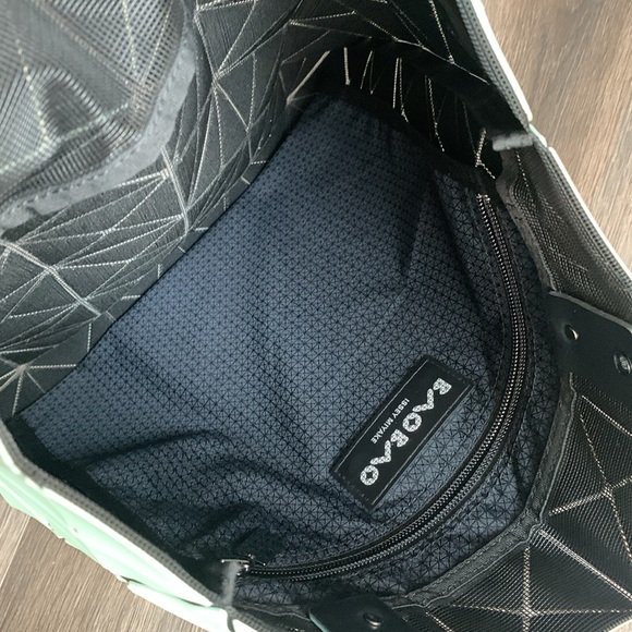 Issey miyake baobab lucent authentic tote and shoulder bag. - Picture 7 of 9